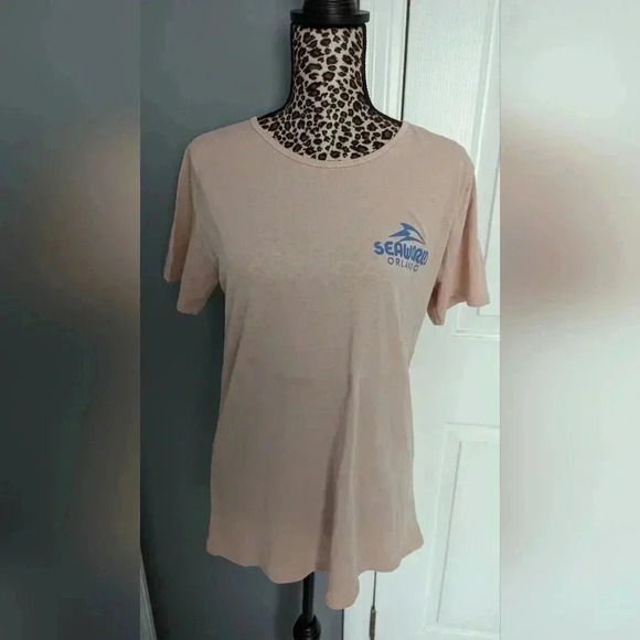 Women's Pink Greetings From SeaWorld Size X-Large Shirt (EUC) - Picture 1 of 9